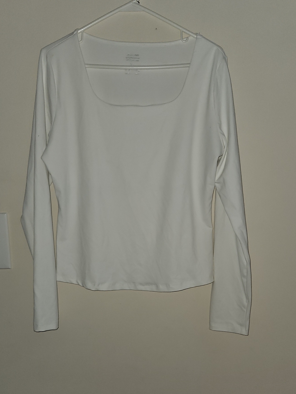 Women's White Long Sleeve Scoop Neck Top
